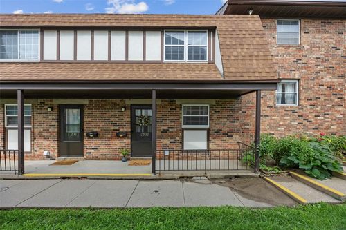 1202 21st Avenue Pl, Coralville, IA, 52241-1434 | Card Image