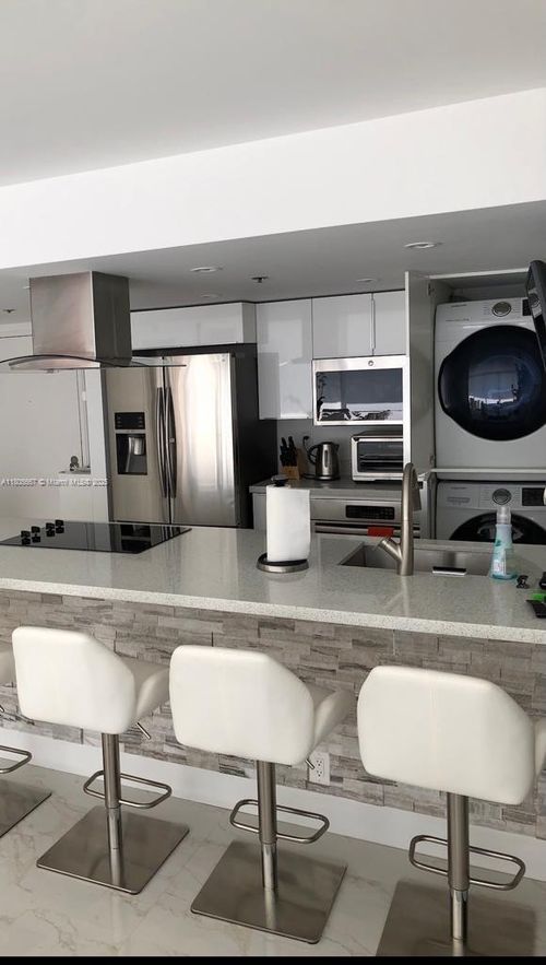 apt-1622-7601 E Treasure Dr, North Bay Village, FL, 33141-4366 | Card Image