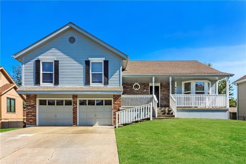 609 Ne Bristol Dr, Lee's Summit, MO, 64086-6367 | Card Image