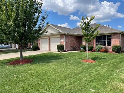 Welcome to your beautifully manicured one-story home! | Image 1