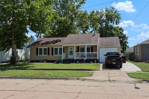 500 E Jewell Ave, Salina, KS, 67401-6304 | Card Image