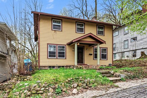 915 Walwood Pl, Kalamazoo, MI, 49007-5043 | Card Image