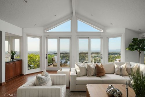7 Cherbourg, Newport Beach, CA, 92660-6807 | Card Image