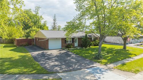 7411 Biscayne Ct, Huber Heights, OH, 45424-3232 | Card Image