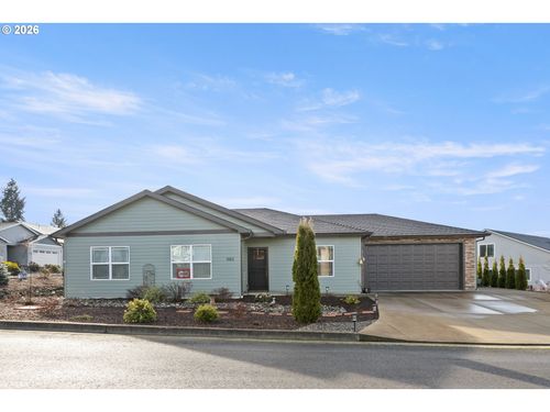 582 Fairway Estates Dr, Sutherlin, OR, 97479-8815 | Card Image