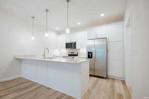 6747 Ellipse Pl, Evansville, IN, 47715-2094 | Card Image