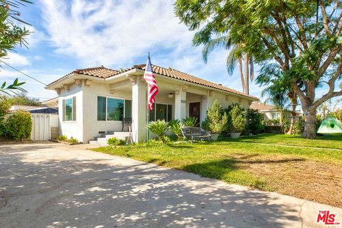 2215 N Niagara St, Burbank, CA, 91505 | Card Image