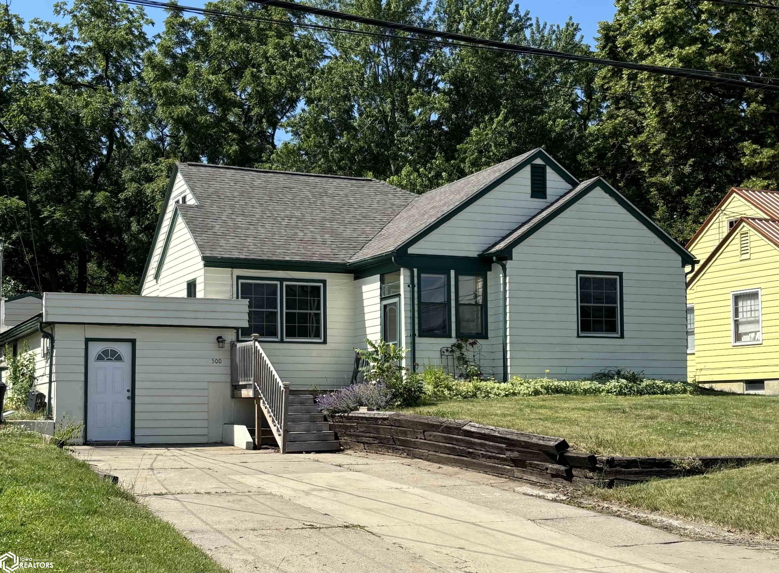 Broadway Ave, Fairfield, IA 52556