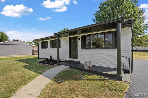 5 Tulip Ct, Granite City, IL, 62040-6433 | Card Image