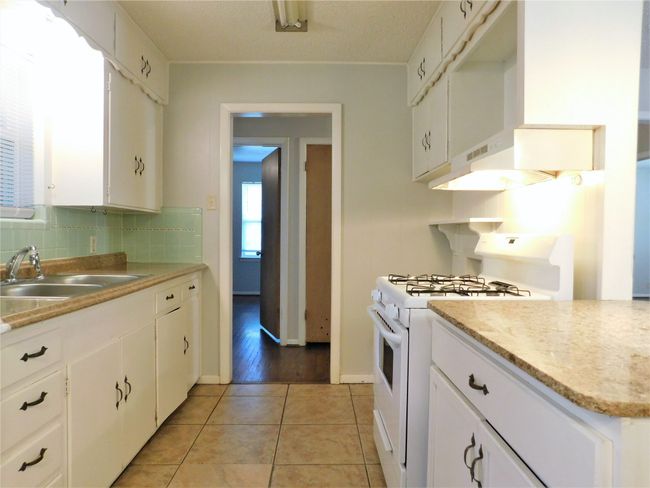 2006 Shawnee St, House other with 3 bedrooms, 2 bathrooms and null parking in Denton TX | Image 9