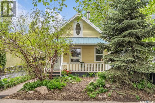 725 Av I S, Saskatoon, SK, S7M1Z1 | Card Image