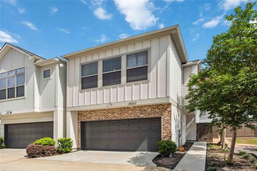 9504 Retriever Way, Houston, TX, 77055-4494 | Card Image