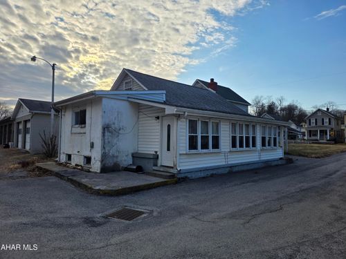 524 Park Ave, Tyrone, PA, 16686-1321 | Card Image