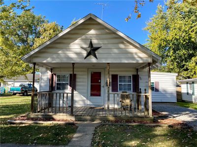 809 Sw 3rd Street, House other with 3 bedrooms, 1 bathrooms and null parking in Casey IL | Image 2