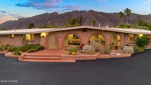 6151 N Placita Arco, Tucson, AZ, 85718-3824 | Card Image