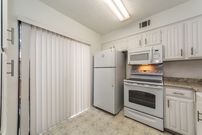3 - 885 Dublin Dr, Condo with 2 bedrooms, 3 bathrooms and null parking in Richardson TX | Image 17