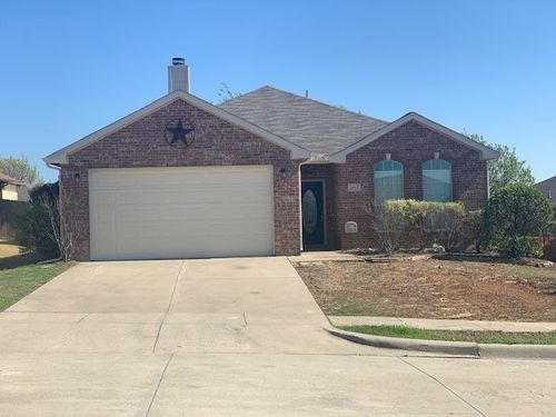 10313 Hogan Dr, Benbrook, TX, 76126-4588 | Card Image