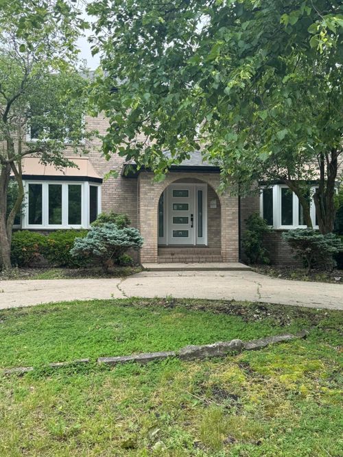 9759 Crimson Tree Ln, Munster, IN, 46321 | Card Image