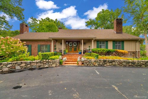 1887 Harvest Ln, Bloomfield Hills, MI, 48302-1227 | Card Image