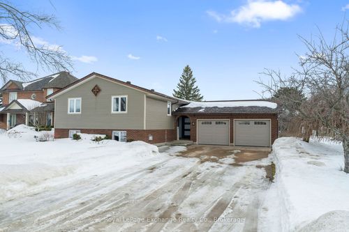 4 Manor Wood Cres, Kincardine, ON, N2Z1C1 | Card Image