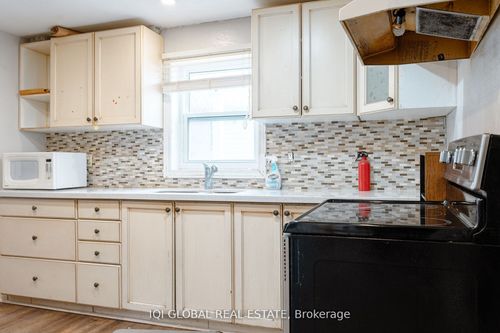 840 Duke St, Cambridge, ON, N3H3T9 | Card Image