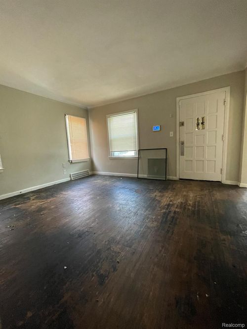 9205 Mckinney St, Detroit, MI, 48224-2530 | Card Image