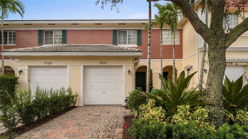 7717 Paddock Pl, Davie, FL, 33328-3830 | Card Image