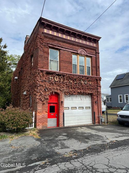 26 Washington Ave, Cohoes, NY, 12047-3523 | Card Image