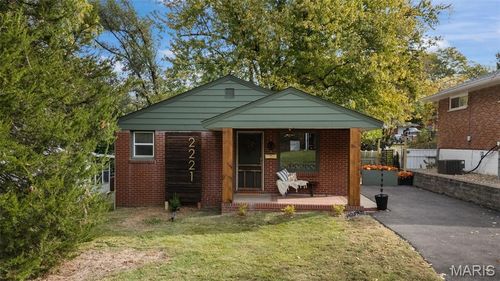 2221 Norside Dr, Alton, IL, 62002-4246 | Card Image