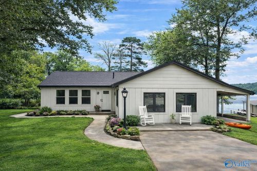 51 Aqua Vista Dr W, Gadsden, AL, 35901-9255 | Card Image
