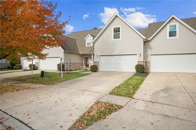 18576 Southporte, Townhouse with 2 bedrooms, 2 bathrooms and null parking in Strongsville OH | Image 3