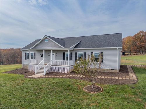 3084 Retreat Rd, Boones Mill, VA, 24065-3807 | Card Image