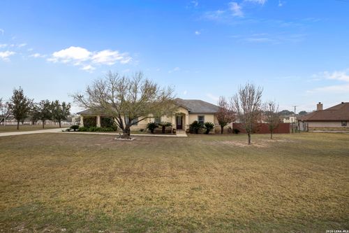 500 Wagon Train Rd, La Vernia, TX, 78121-4669 | Card Image