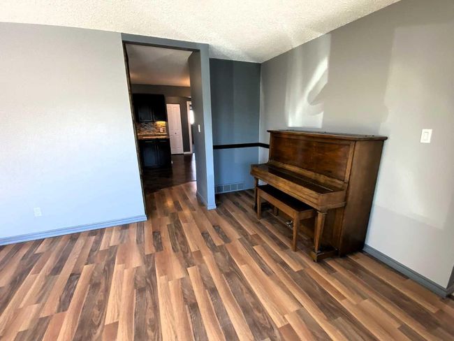 5620 50 Avenue S, House other with 6 bedrooms, 3 bathrooms and 2 parking in Killam AB | Image 6