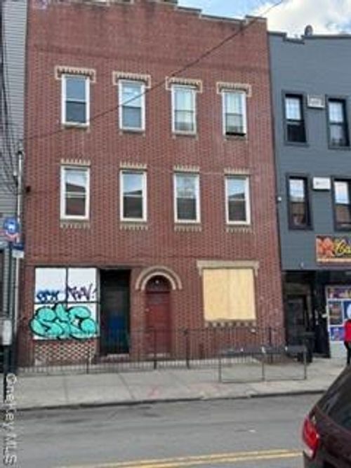 166 Wyckoff Ave, Brooklyn, NY, 11237-5002 | Card Image