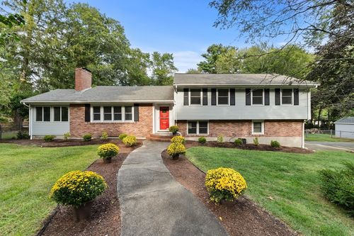 8 Karen Pines St, Dedham, MA, 02026-5812 | Card Image