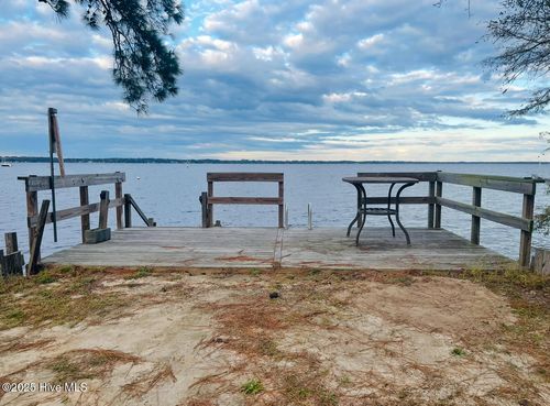 284-288 Waccamaw Shores Rd, Lake Waccamaw, NC, 28450-2478 | Card Image