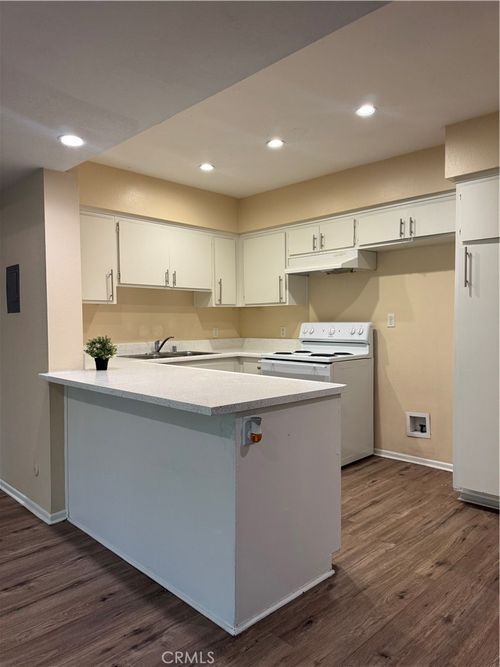 00-7667 Stage Rd, Buena Park, CA, 90621-1224 | Card Image