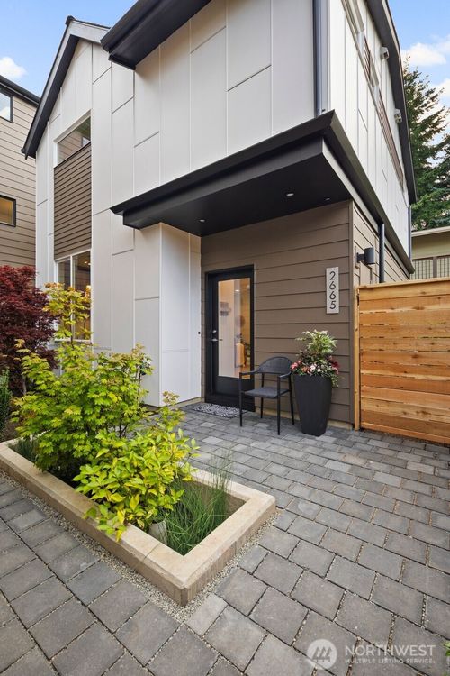 2665 51st Ave Sw, Seattle, WA, 98116-2205 | Card Image