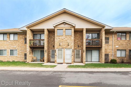 29562 Clarita St, Livonia, MI, 48152-1944 | Card Image