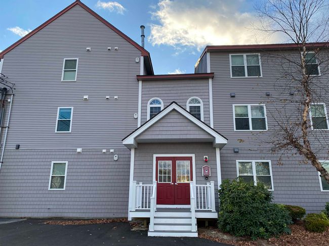 APT-302 - 7 Railroad Ave, Condo with 2 bedrooms, 1 bathrooms and null parking in Derry NH | Image 4