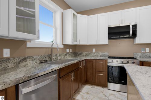 6533 Jeffrey Pl, Grawn, MI, 49637-8508 | Card Image