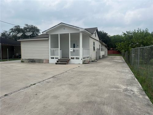 205 W 3rd St, Alice, TX, 78332-4437 | Card Image