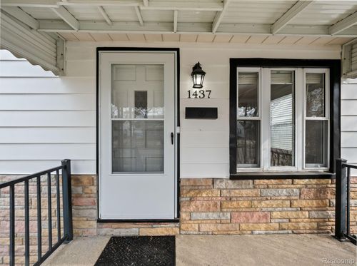1437 Milton Ave, Hazel Park, MI, 48030-2321 | Card Image