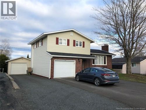 140 Helen St, Woodstock, NB, E7M1W9 | Card Image