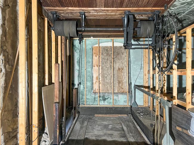 Original Operating Lift | Image 14