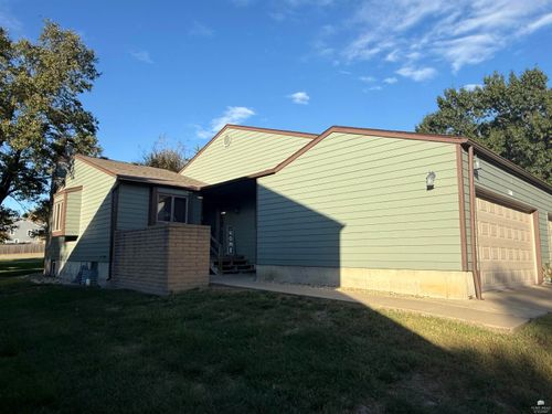 3810 Emerald Cir, Manhattan, KS, 66503-7514 | Card Image