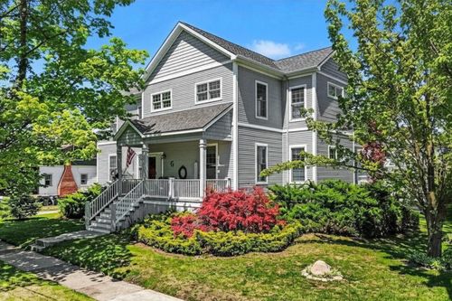 97 Superior St, South Haven, MI, 49090-1119 | Card Image