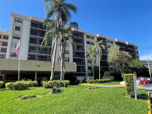 apt-703-900 Ne 195th St, Miami, FL, 33179-3455 | Card Image