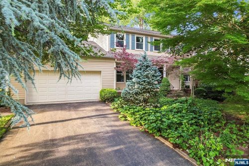 765 Battel Pl, Oradell, NJ, 07649-1906 | Card Image